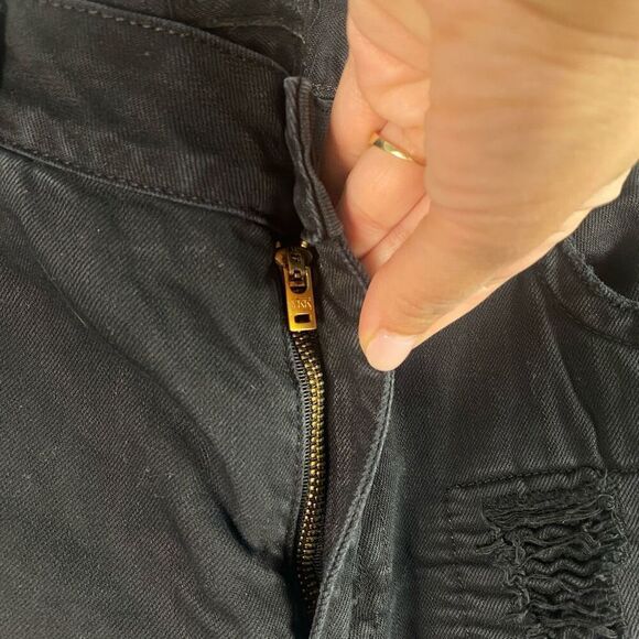 Robin’s Jean Mens Black Distressed Jeans w/ Studded Detail - Picture 10 of 16